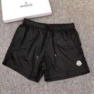 Short Moncler Preto