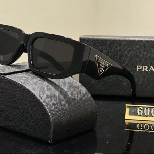 Óculos Prada Preto Logo Dourada